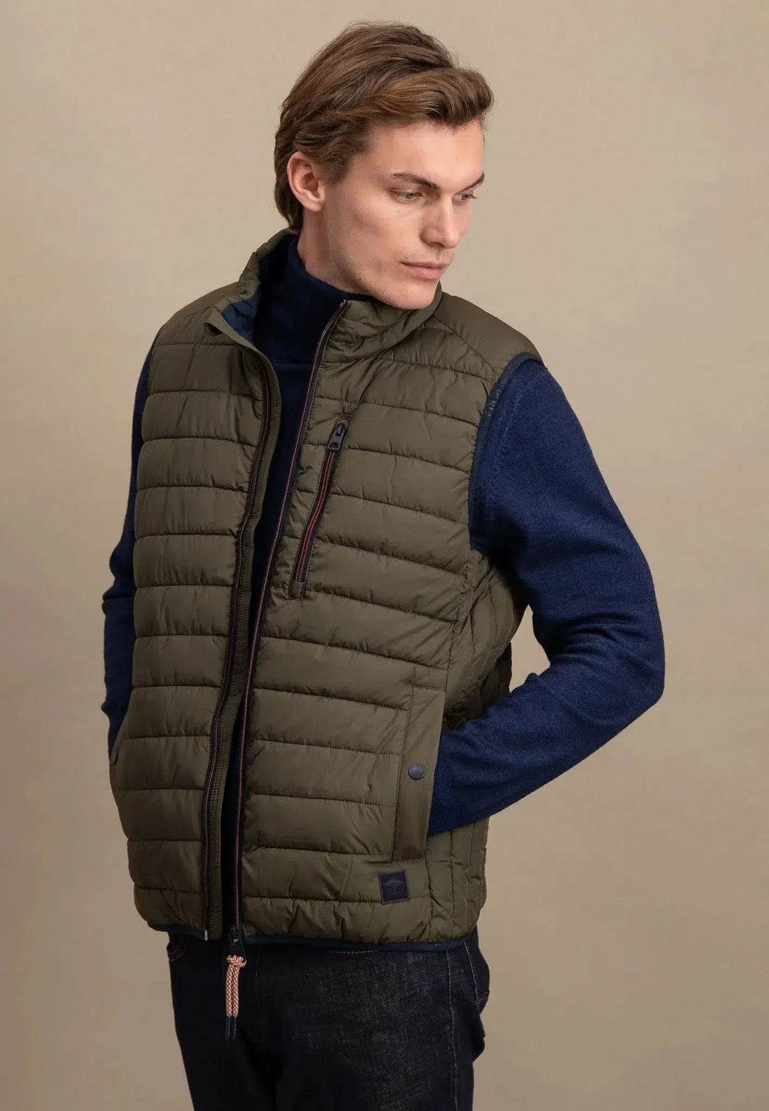 fynch-hatton-Light Weight Gilet Cloud Dark Khaki
