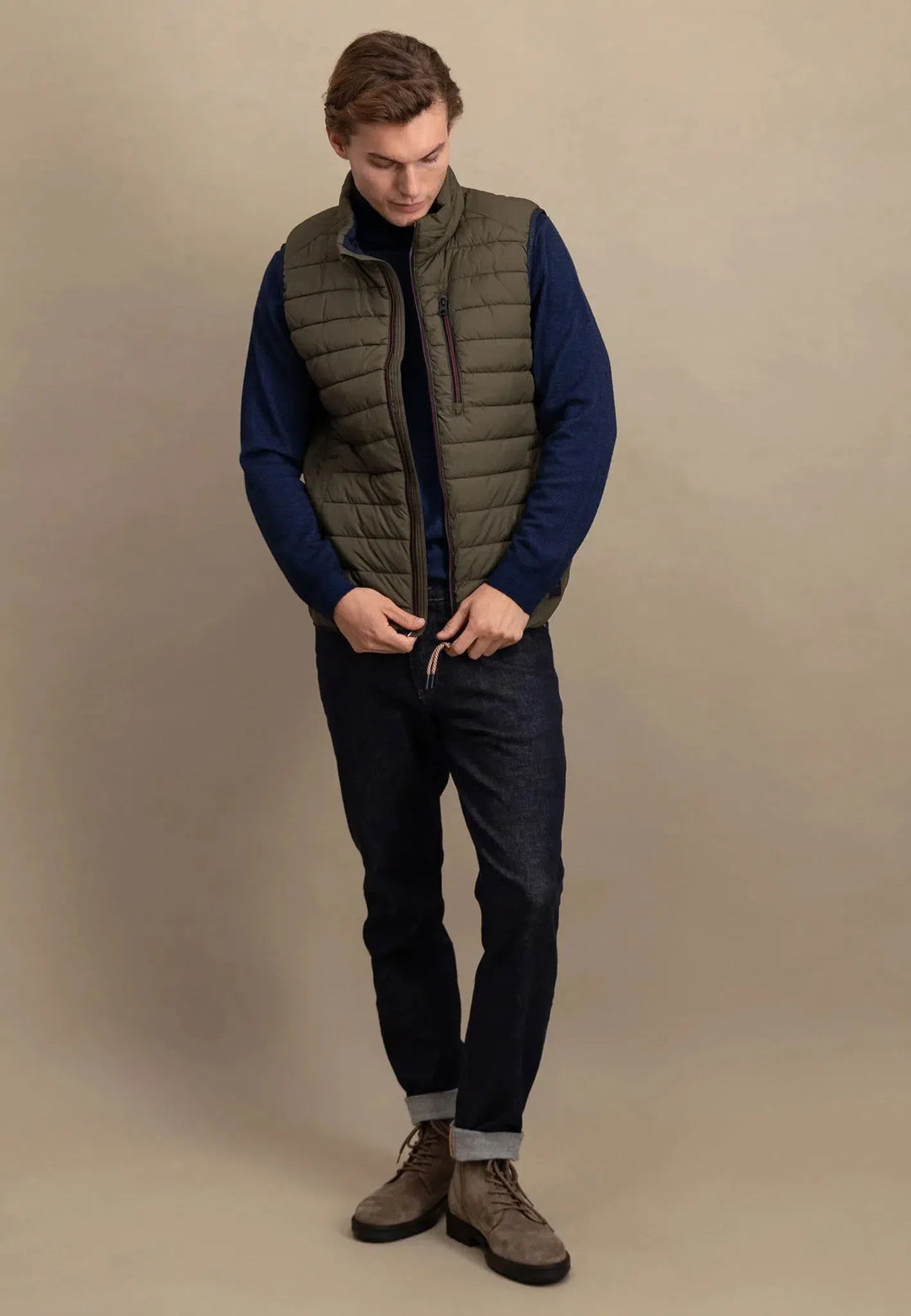 fynch-hatton-Light Weight Gilet Cloud Dark Khaki